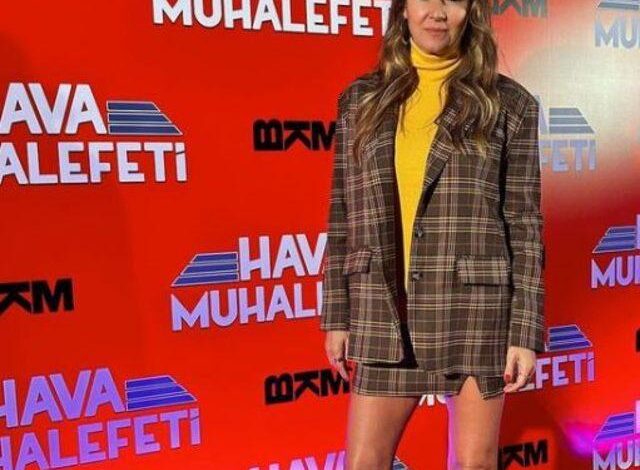 Pınar Altuğ posed with her super mini! “I thought you forgot to wear a skirt”